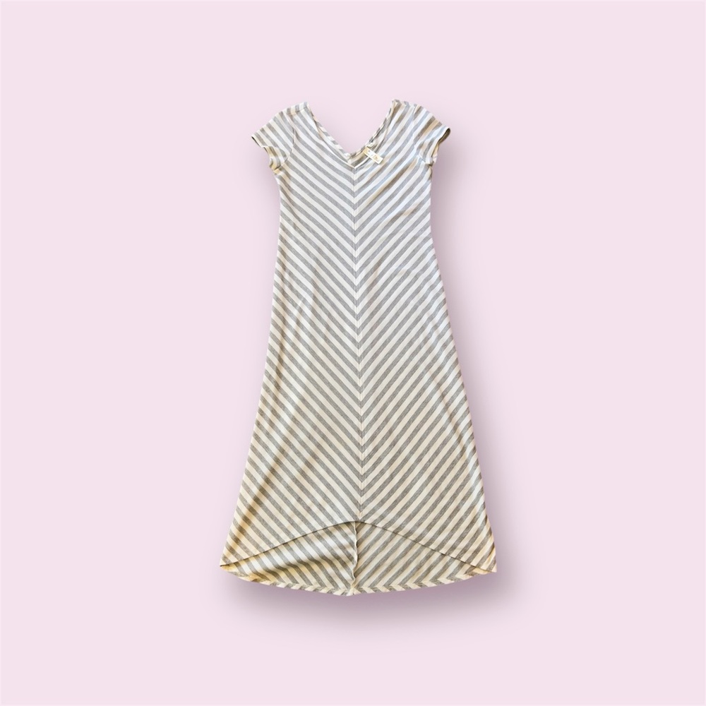 Emma & Michele Gray and White Casual A-line Dress with Flutter Sleeves